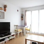 Bright Apartment - Close To Place De La Nation